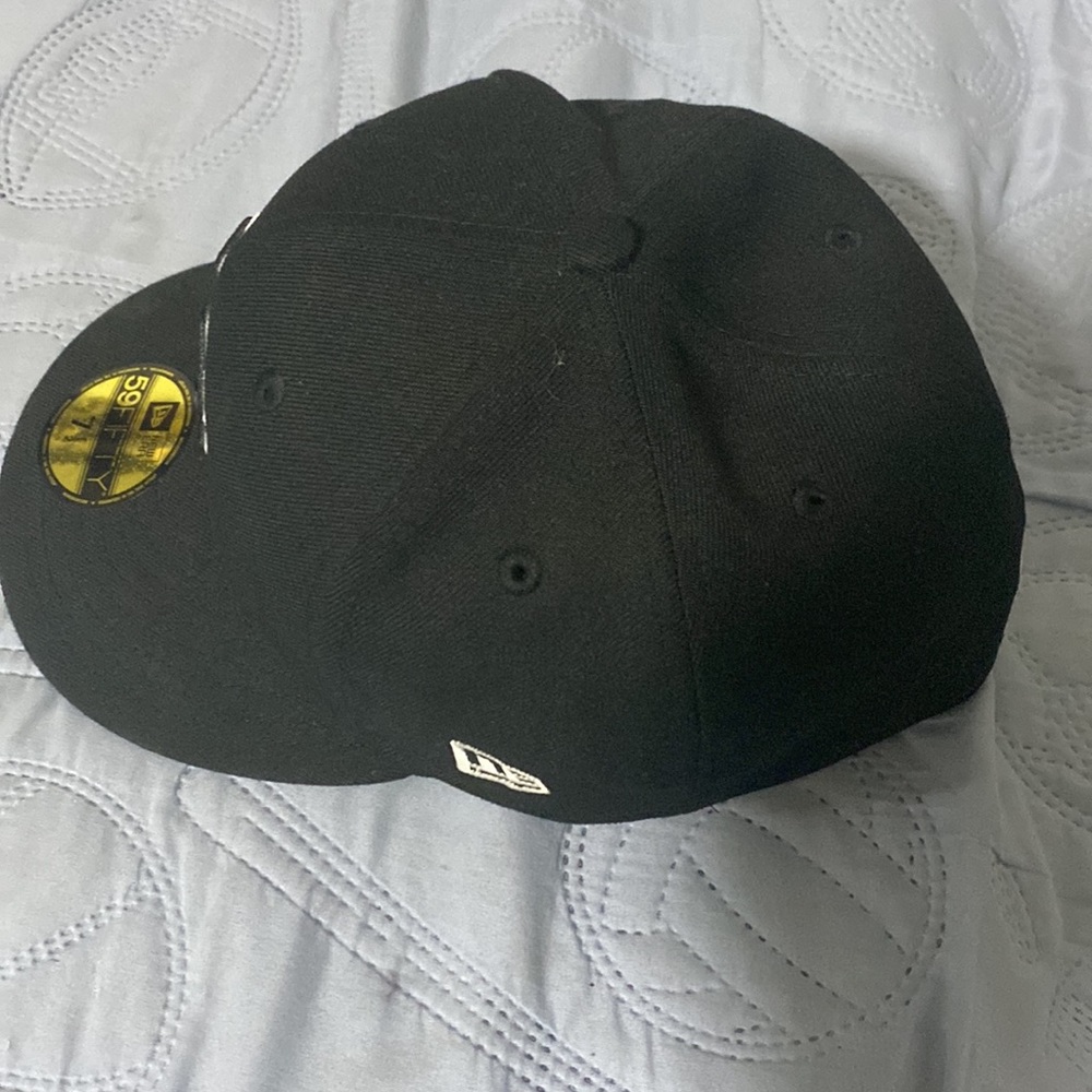 LA hat - Picture 3 of 3